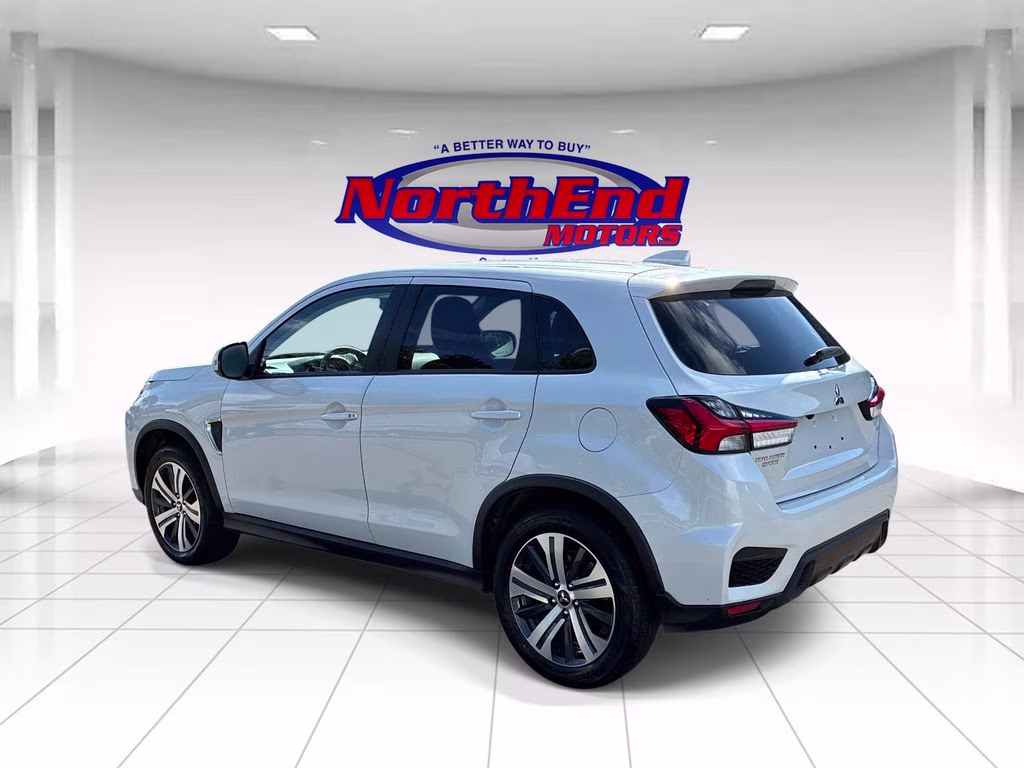 2025 White Mitsubishi Outlander Sport 2.0 ES 4X4 SUV