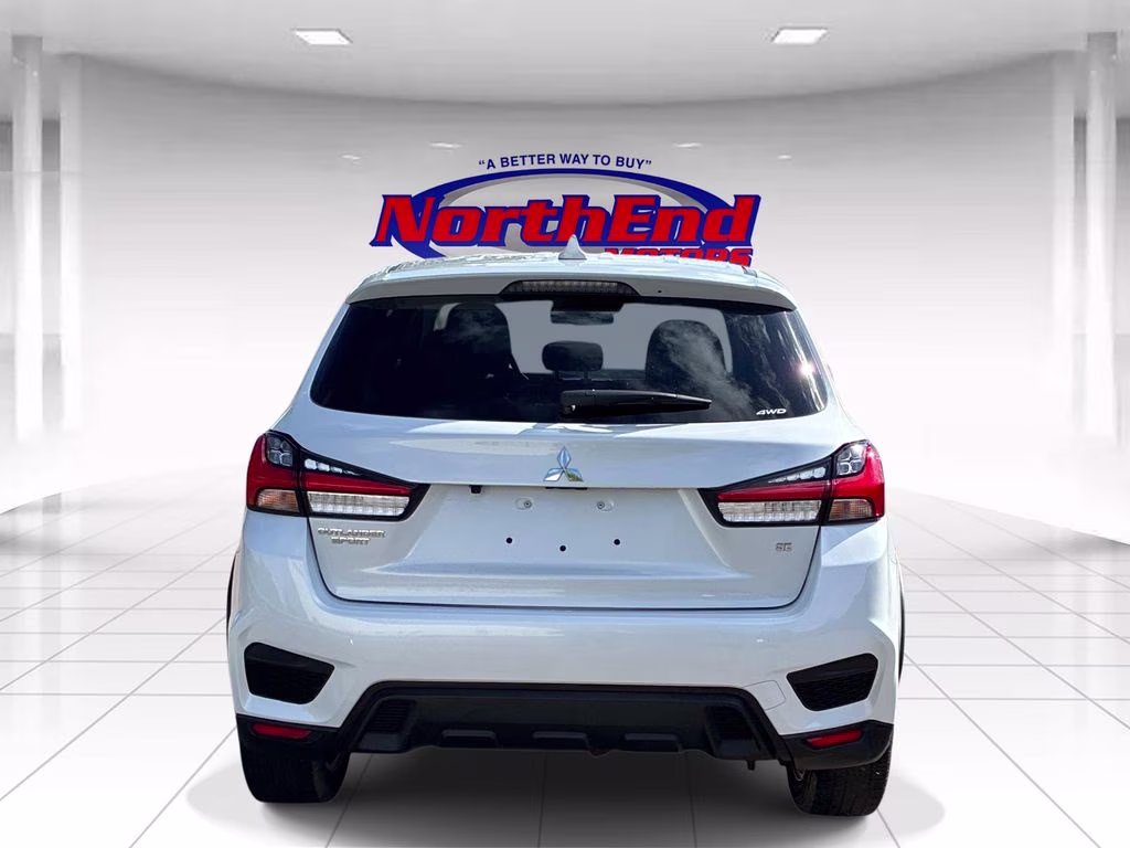 2025 White Mitsubishi Outlander Sport 2.0 ES 4X4 SUV