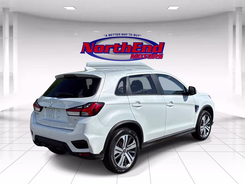 2025 White Mitsubishi Outlander Sport 2.0 ES 4X4 SUV