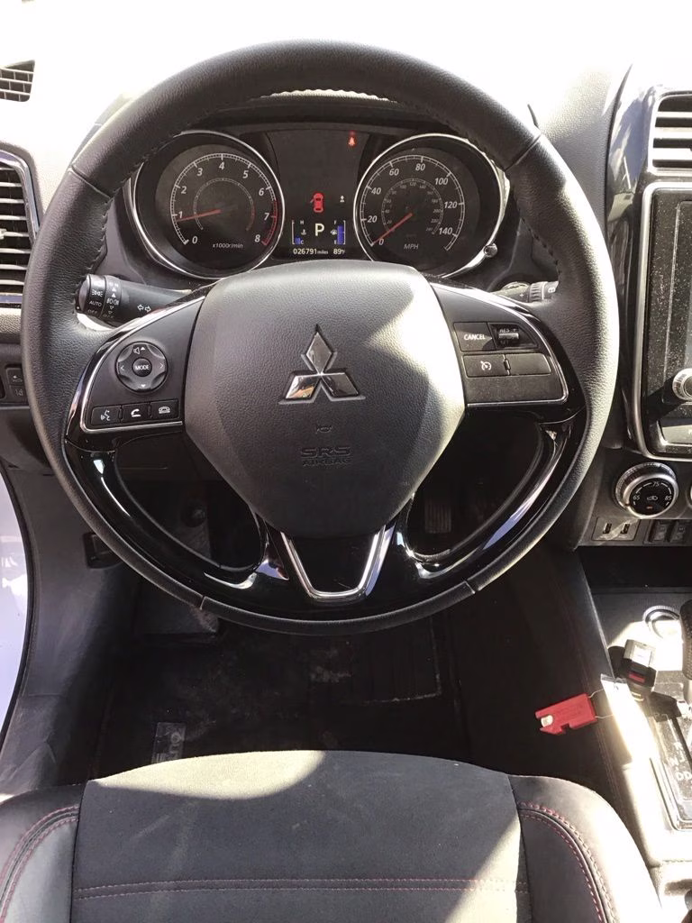 2025 White Mitsubishi Outlander Sport 2.0 ES 4X4 SUV