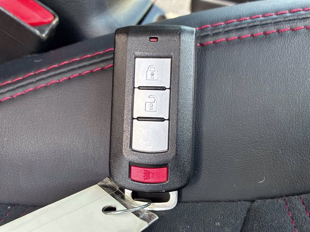 2025 White Mitsubishi Outlander Sport 2.0 ES 4X4 SUV