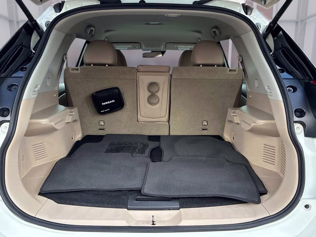 2019 Pearl White Tricoat Nissan Rogue SV AWD SUV