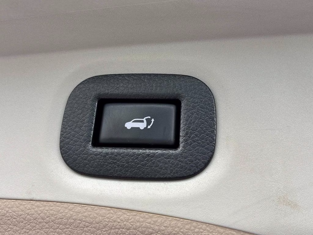 2019 Pearl White Tricoat Nissan Rogue SV AWD SUV