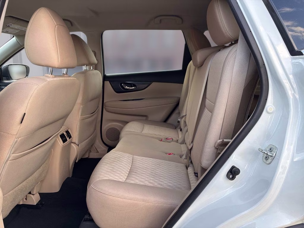 2019 Pearl White Tricoat Nissan Rogue SV AWD SUV