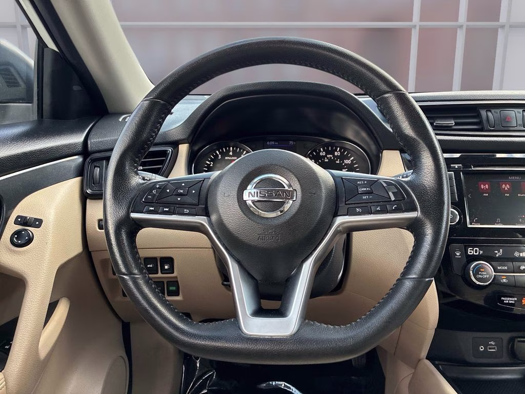 2019 Pearl White Tricoat Nissan Rogue SV AWD SUV