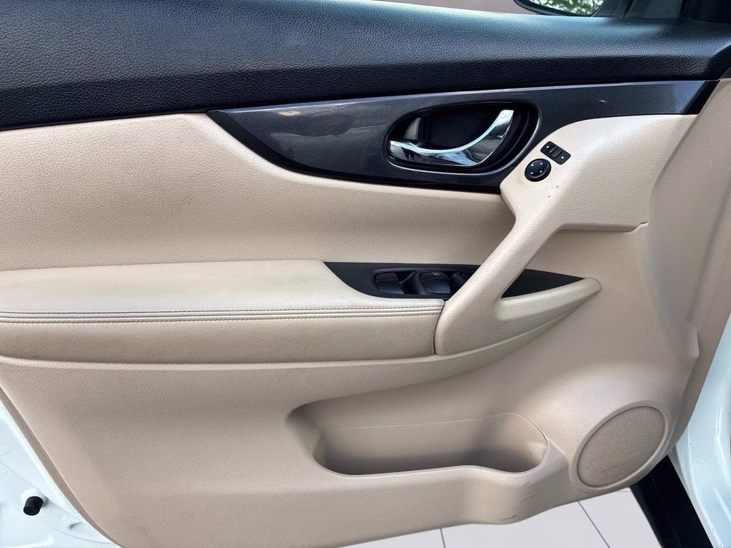 2019 Pearl White Tricoat Nissan Rogue SV AWD SUV