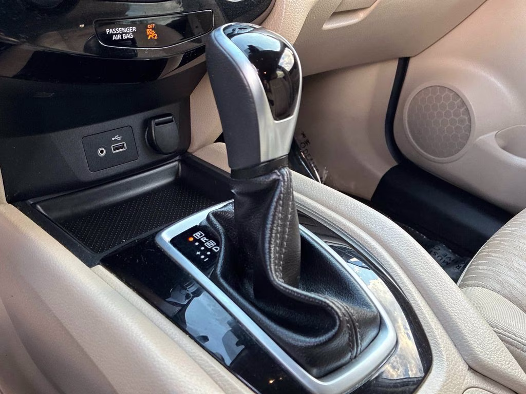 2019 Pearl White Tricoat Nissan Rogue SV AWD SUV