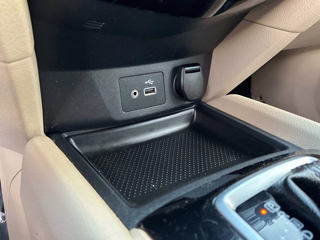 2019 Pearl White Tricoat Nissan Rogue SV AWD SUV