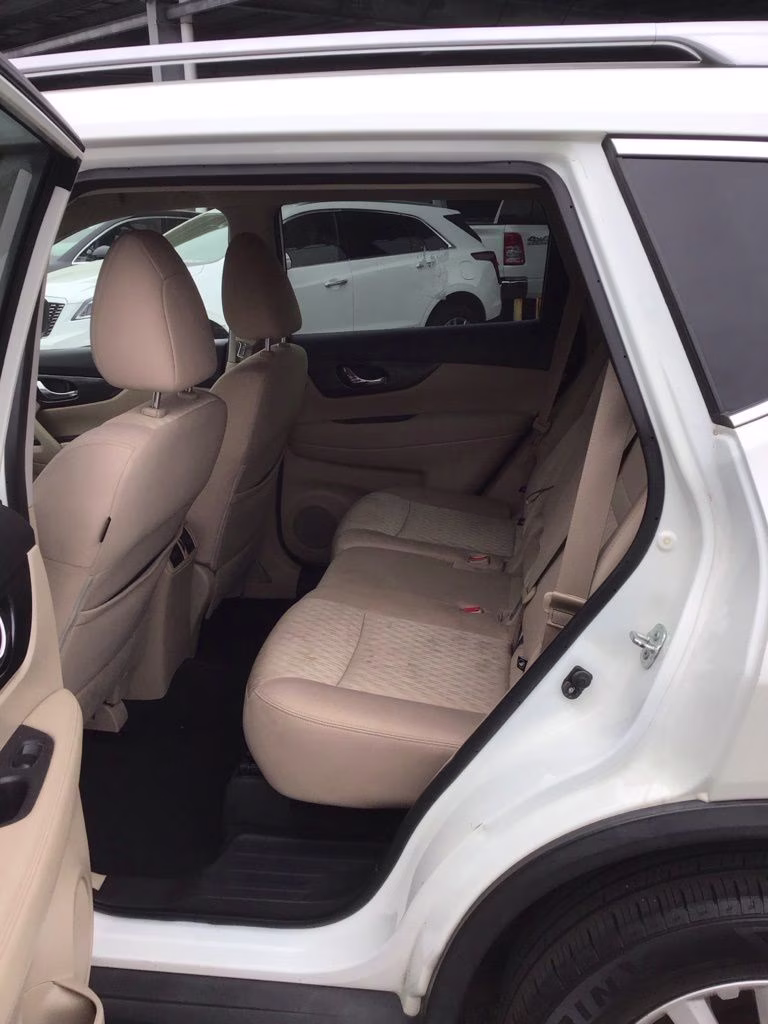 2019 Pearl White Tricoat Nissan Rogue SV AWD SUV