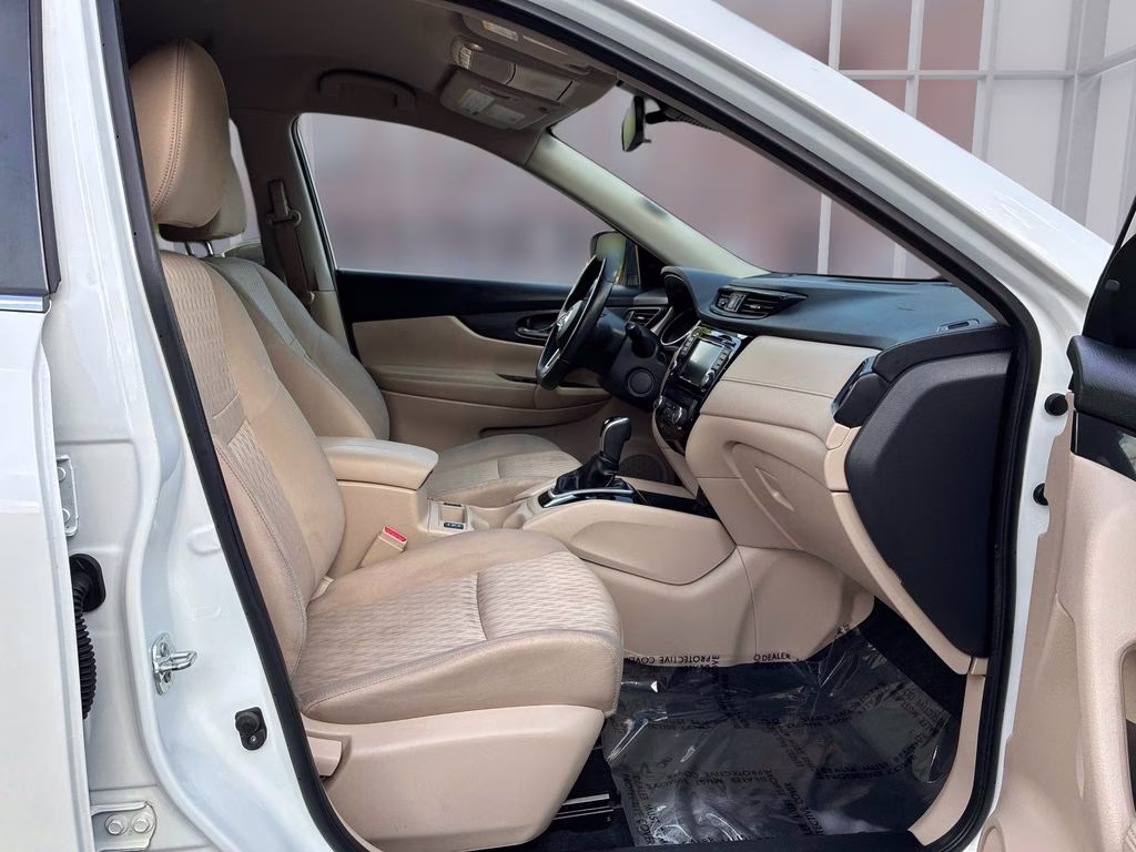 2019 Pearl White Tricoat Nissan Rogue SV AWD SUV