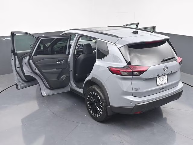2026 Boulder Gray Pearl Nissan Rogue Dark Armor FWD SUV