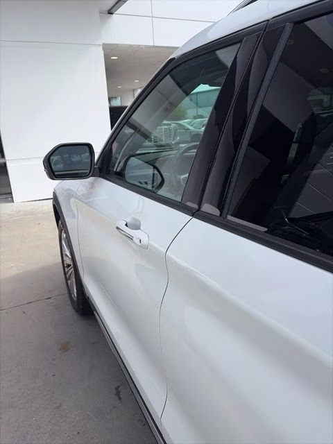 2022 White Metallic Ford Explorer Limited RWD SUV