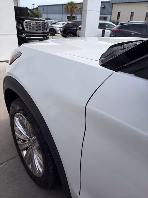 2022 White Metallic Ford Explorer Limited RWD SUV
