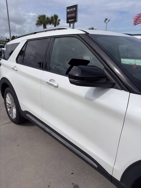 2022 White Metallic Ford Explorer Limited RWD SUV
