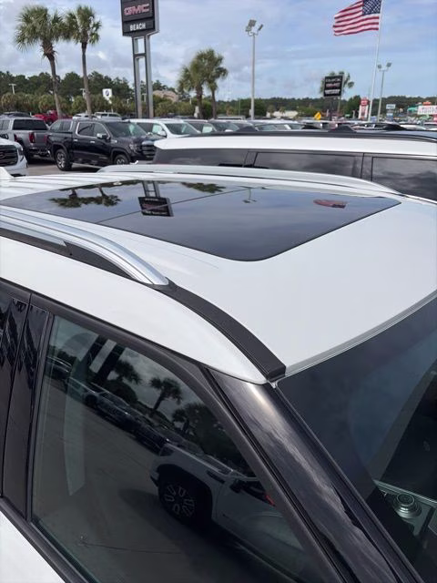2022 White Metallic Ford Explorer Limited RWD SUV