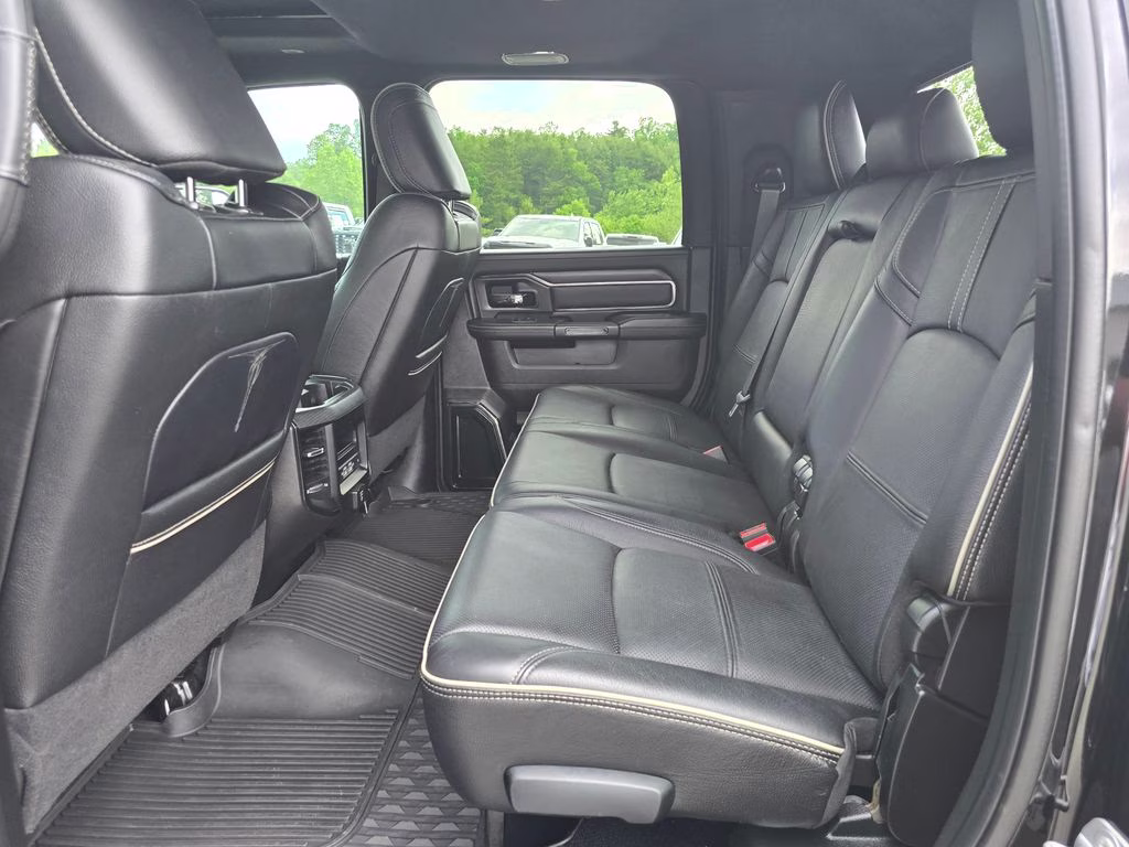 2022 Diamond Black Crystal Pearlcoat Ram 2500 Limited 4X4 Truck