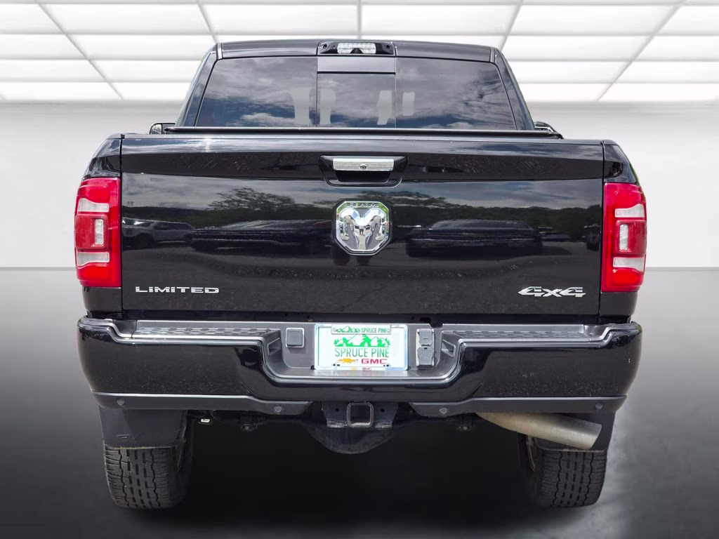 2022 Diamond Black Crystal Pearlcoat Ram 2500 Limited 4X4 Truck