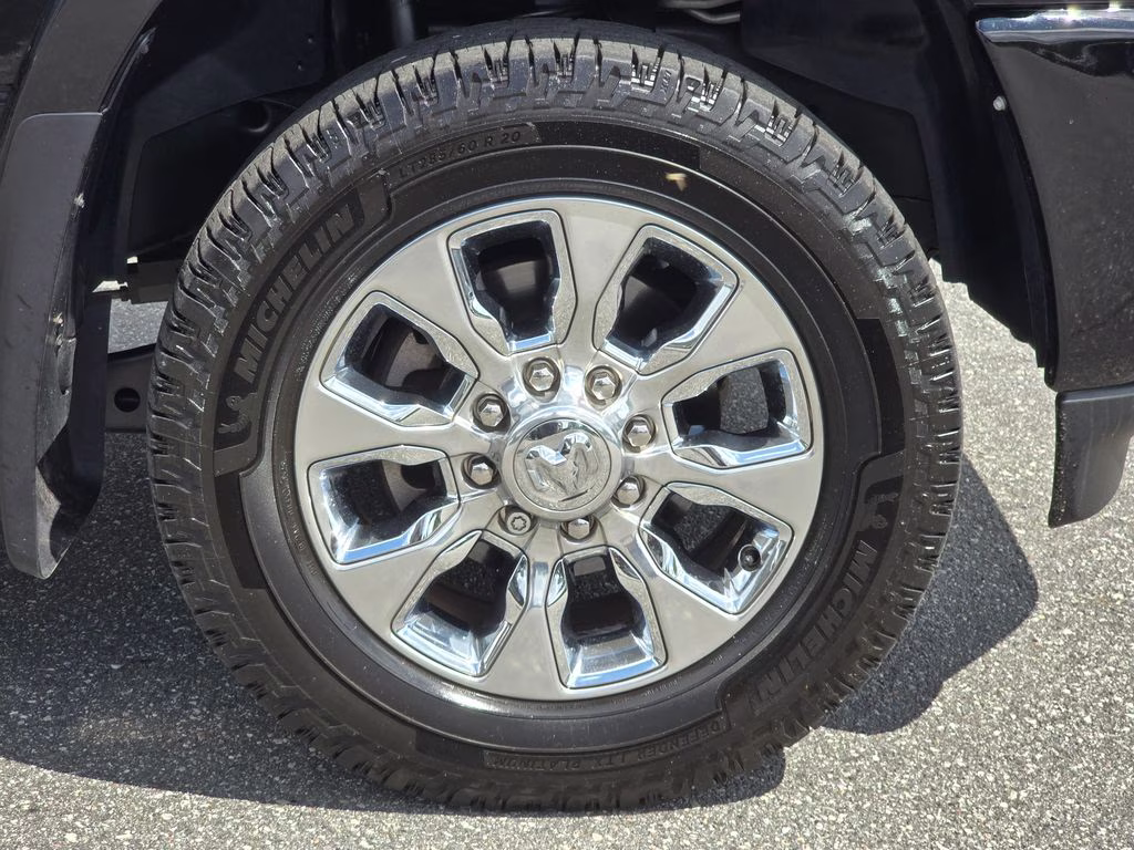2022 Diamond Black Crystal Pearlcoat Ram 2500 Limited 4X4 Truck