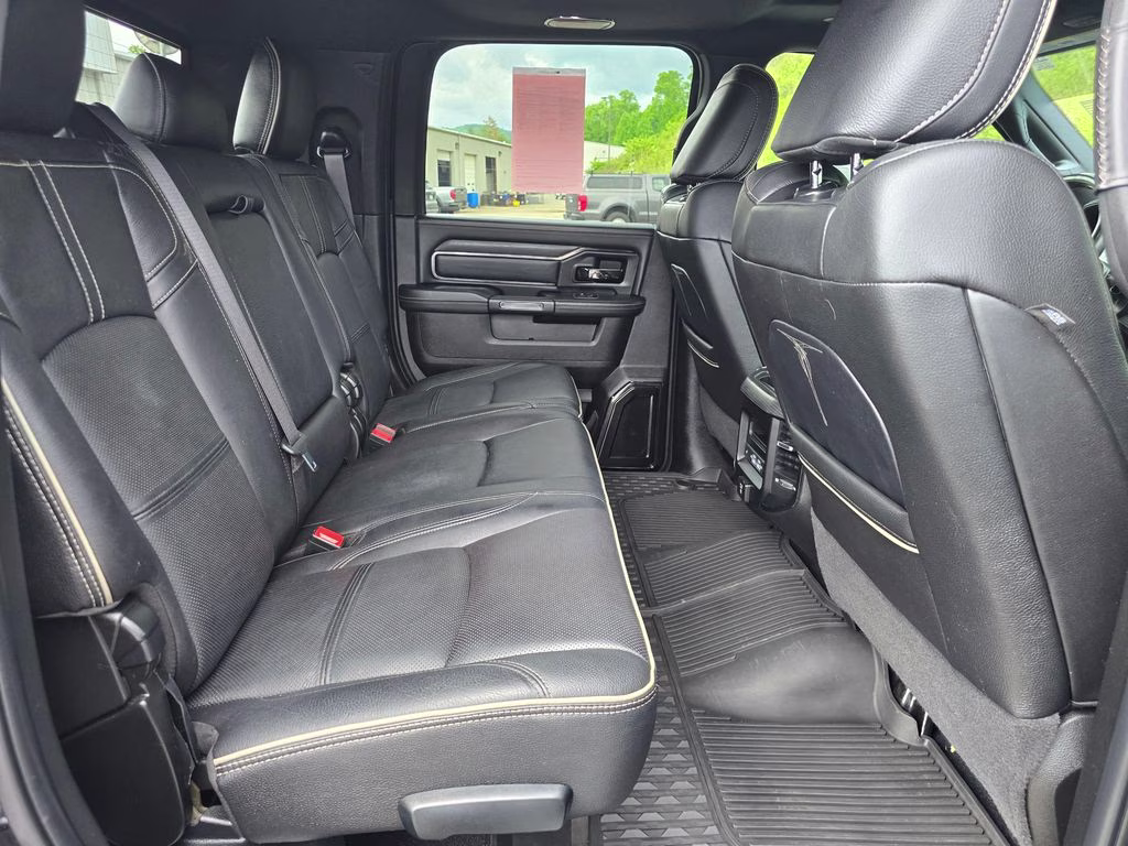 2022 Diamond Black Crystal Pearlcoat Ram 2500 Limited 4X4 Truck