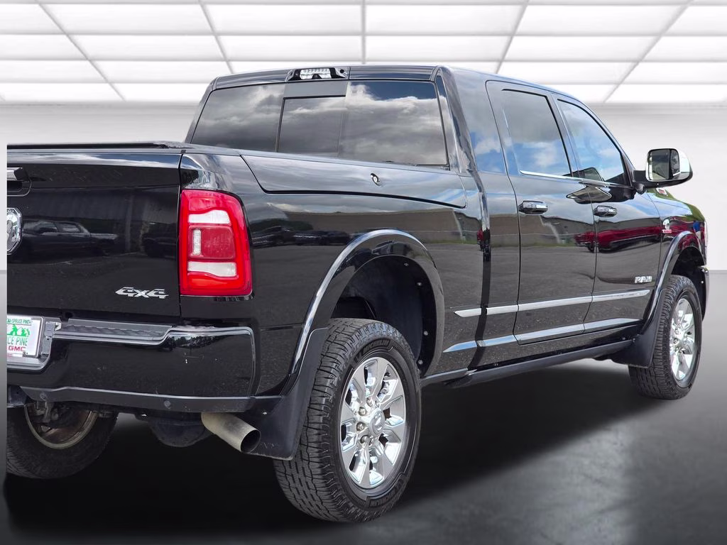 2022 Diamond Black Crystal Pearlcoat Ram 2500 Limited 4X4 Truck