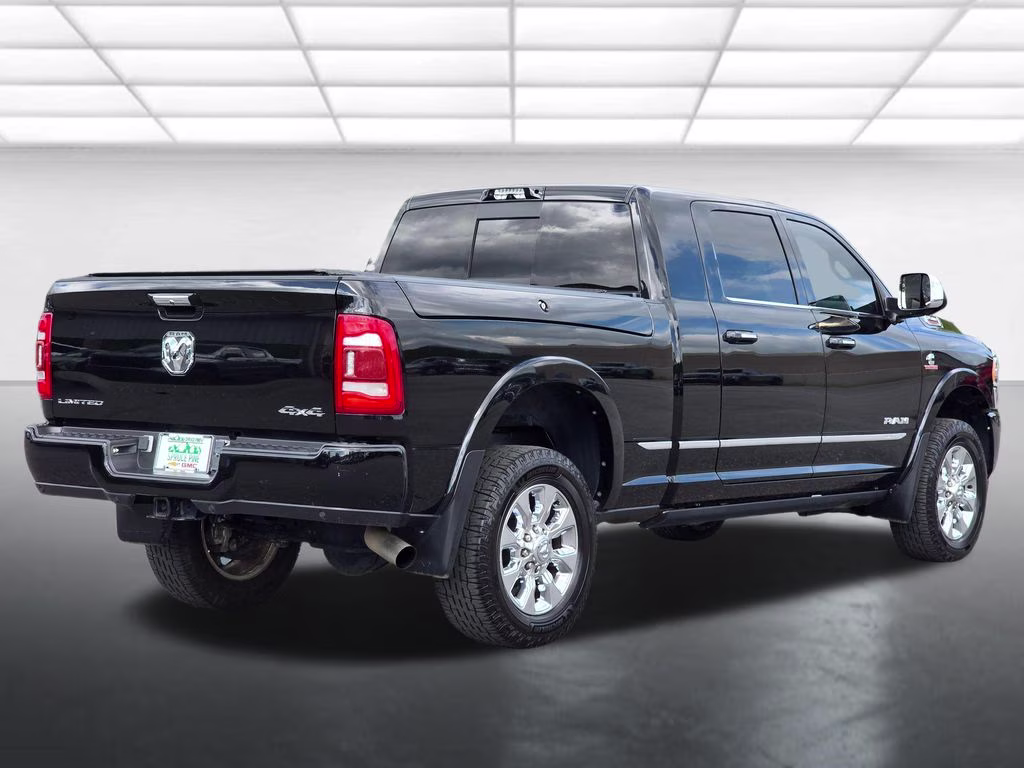 2022 Diamond Black Crystal Pearlcoat Ram 2500 Limited 4X4 Truck