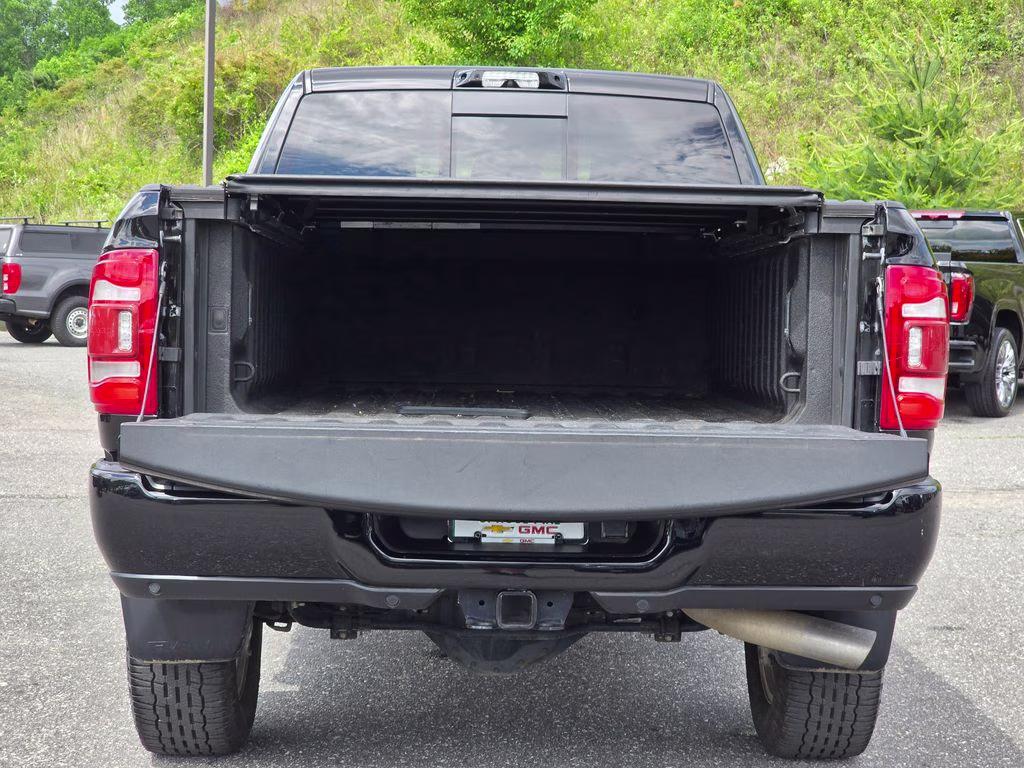 2022 Diamond Black Crystal Pearlcoat Ram 2500 Limited 4X4 Truck