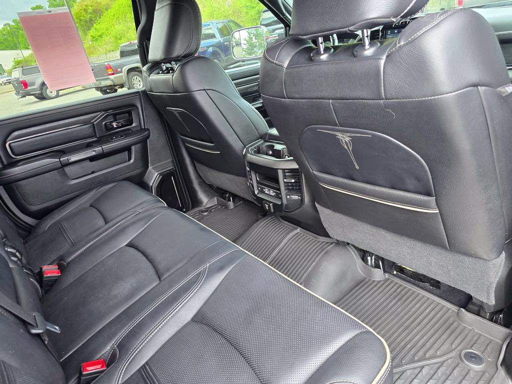 2022 Diamond Black Crystal Pearlcoat Ram 2500 Limited 4X4 Truck