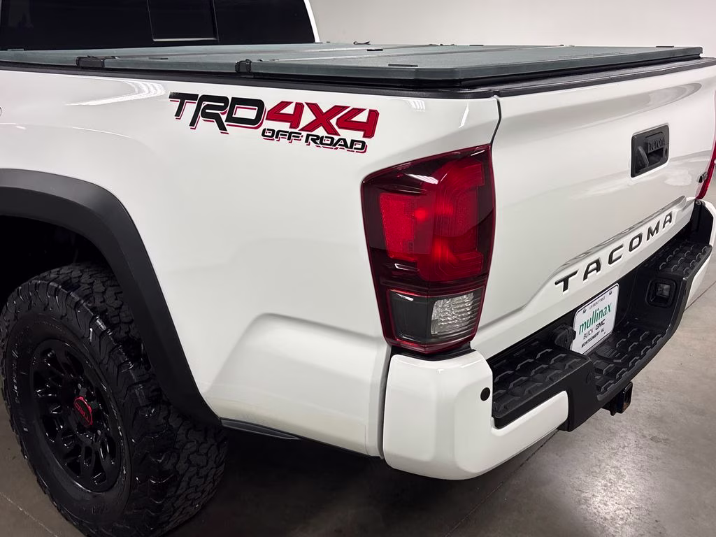 2019 Super White Toyota Tacoma TRD Off-Road 4X4 Truck