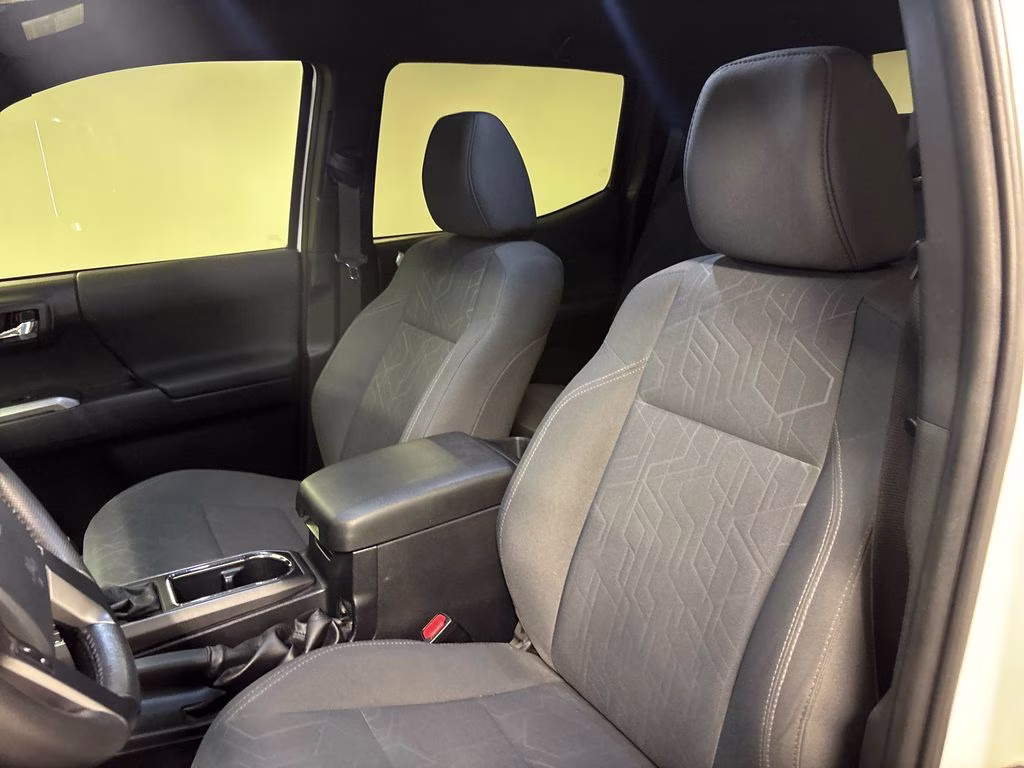 2019 Super White Toyota Tacoma TRD Off-Road 4X4 Truck