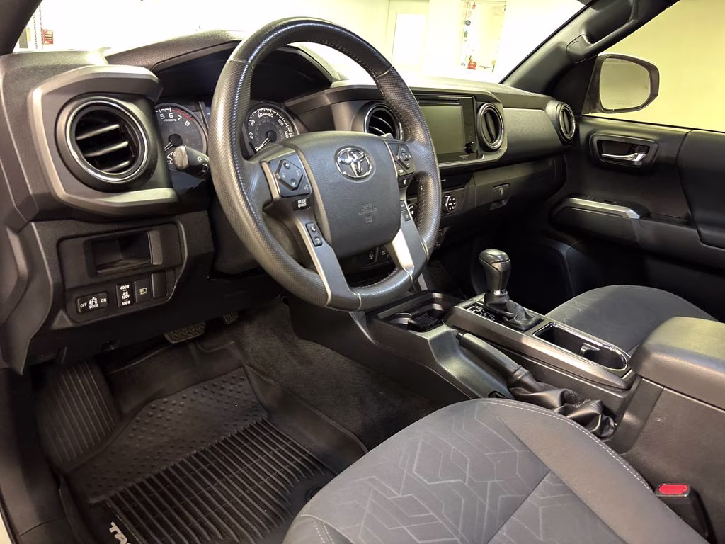 2019 Super White Toyota Tacoma TRD Off-Road 4X4 Truck