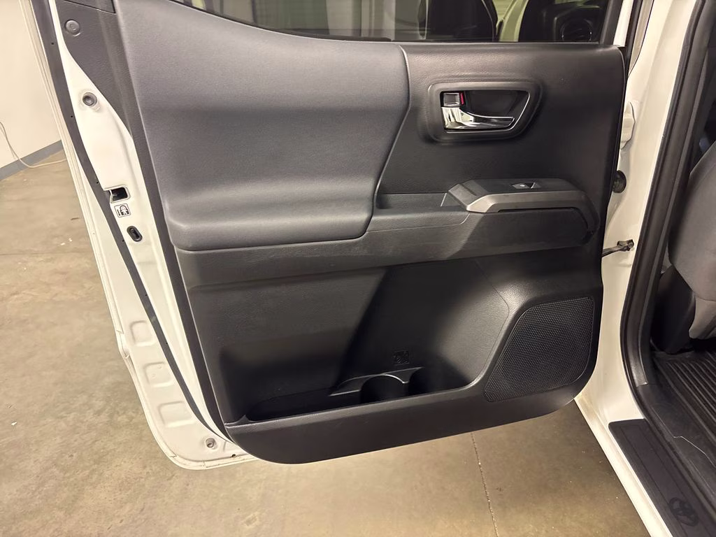 2019 Super White Toyota Tacoma TRD Off-Road 4X4 Truck