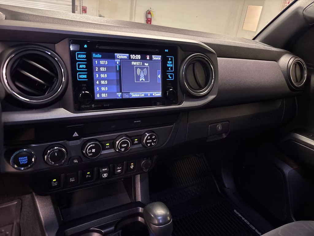 2019 Super White Toyota Tacoma TRD Off-Road 4X4 Truck