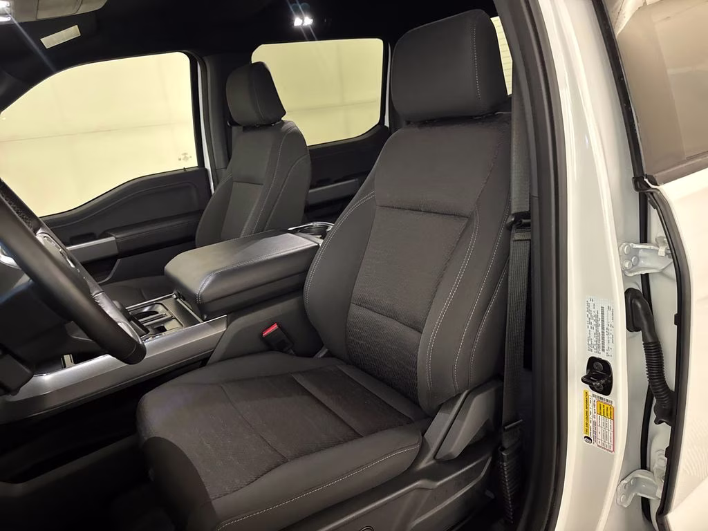 2025 Oxford White Ford F-150 XLT 4X4 Truck
