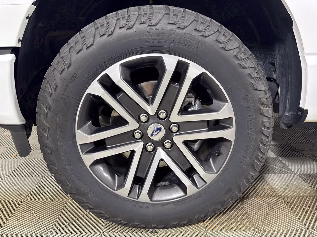 2023 Oxford White Ford F-150 XL 4X4 Truck