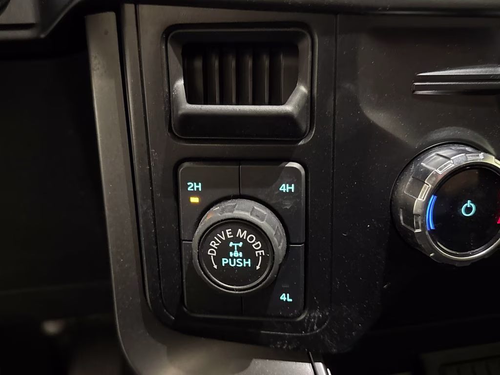 2024 Agate Black Metallic Ford F-150 XLT 4X4 Truck