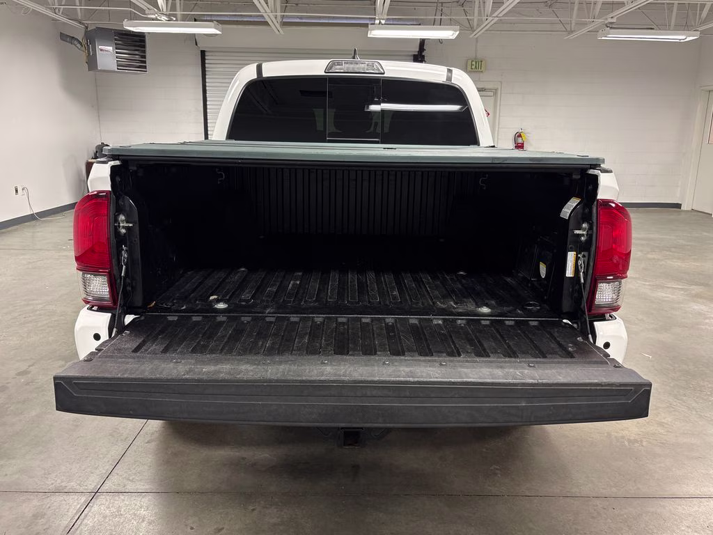 2019 Super White Toyota Tacoma TRD Off-Road 4X4 Truck