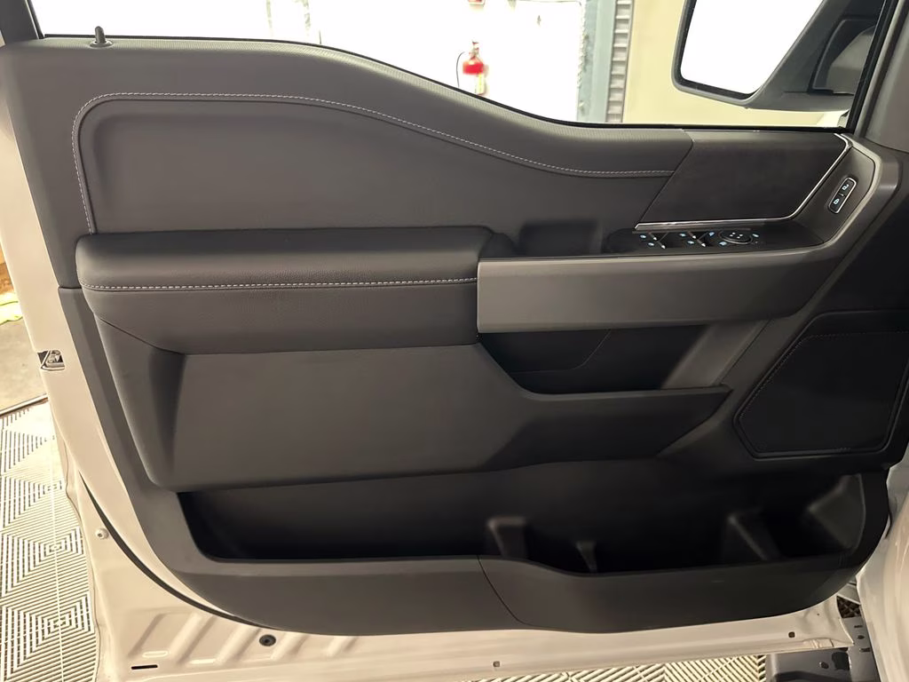 2025 Oxford White Ford F-150 XLT 4X4 Truck