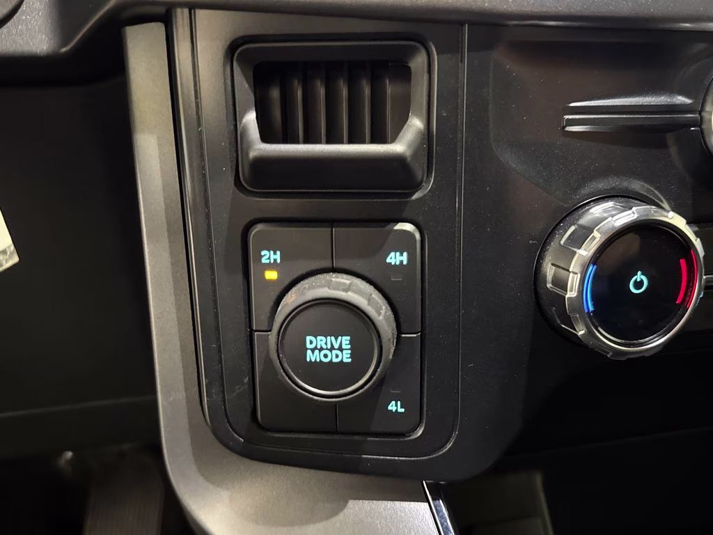 2025 Oxford White Ford F-150 XLT 4X4 Truck