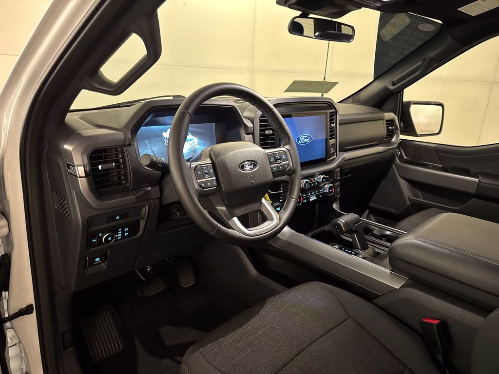 2025 Oxford White Ford F-150 XLT 4X4 Truck