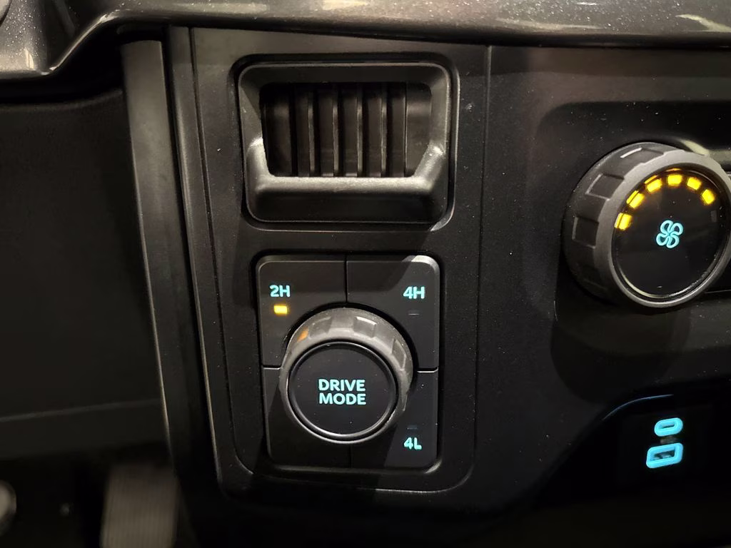 2023 Oxford White Ford F-150 XL 4X4 Truck