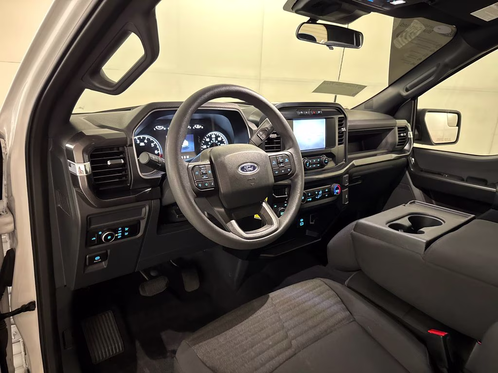 2023 Oxford White Ford F-150 XL 4X4 Truck