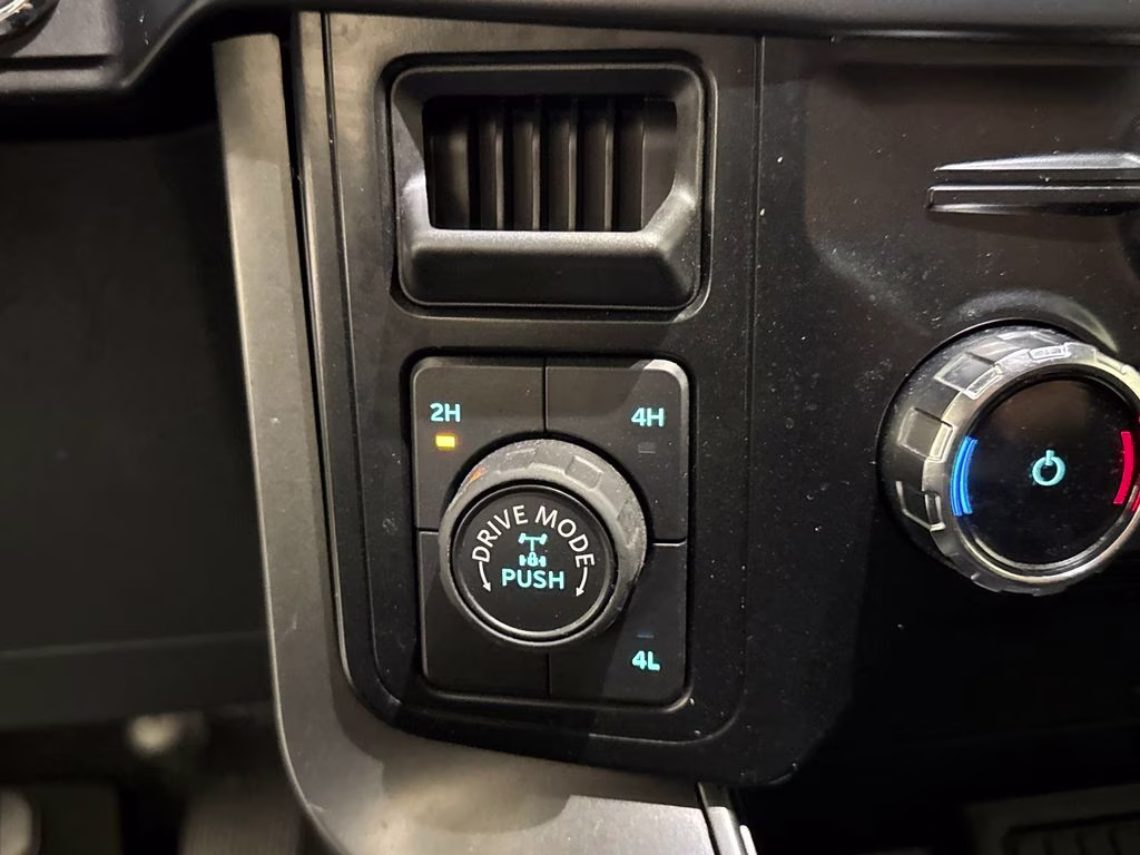 2024 Avalanche Ford F-150 XLT 4X4 Truck