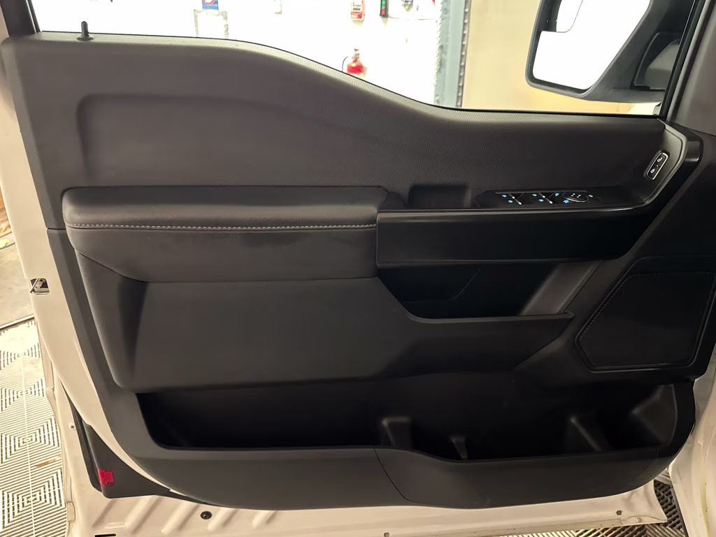 2023 Oxford White Ford F-150 XL 4X4 Truck