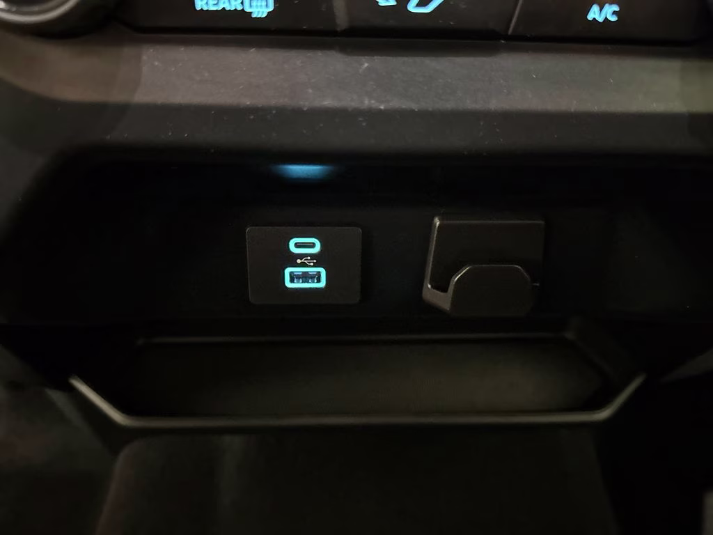 2023 Oxford White Ford F-150 XL 4X4 Truck