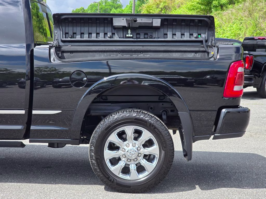 2022 Diamond Black Crystal Pearlcoat Ram 2500 Limited 4X4 Truck