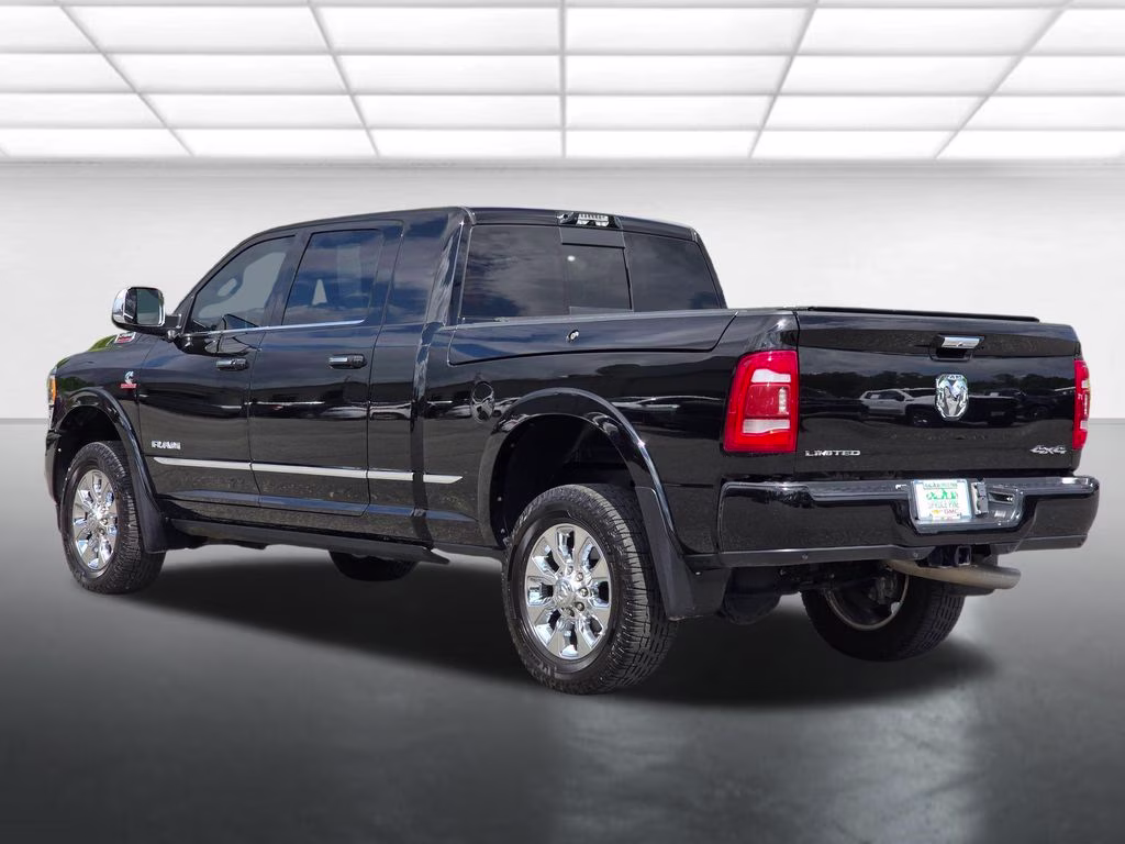 2022 Diamond Black Crystal Pearlcoat Ram 2500 Limited 4X4 Truck