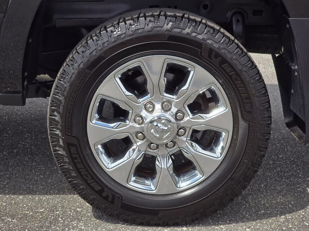 2022 Diamond Black Crystal Pearlcoat Ram 2500 Limited 4X4 Truck
