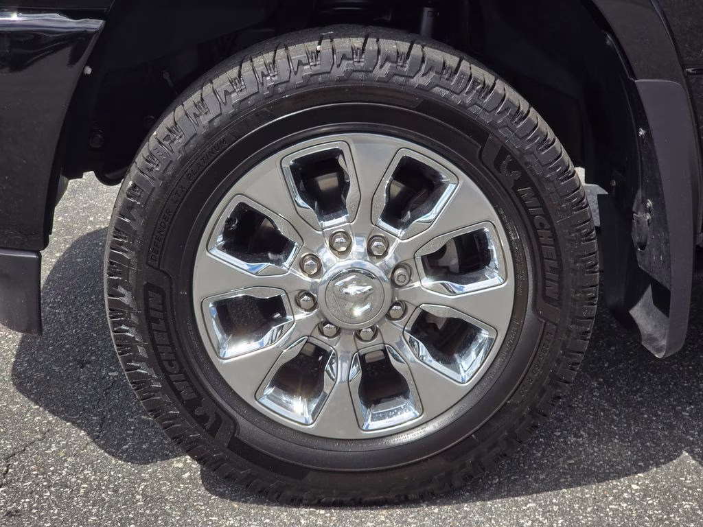 2022 Diamond Black Crystal Pearlcoat Ram 2500 Limited 4X4 Truck