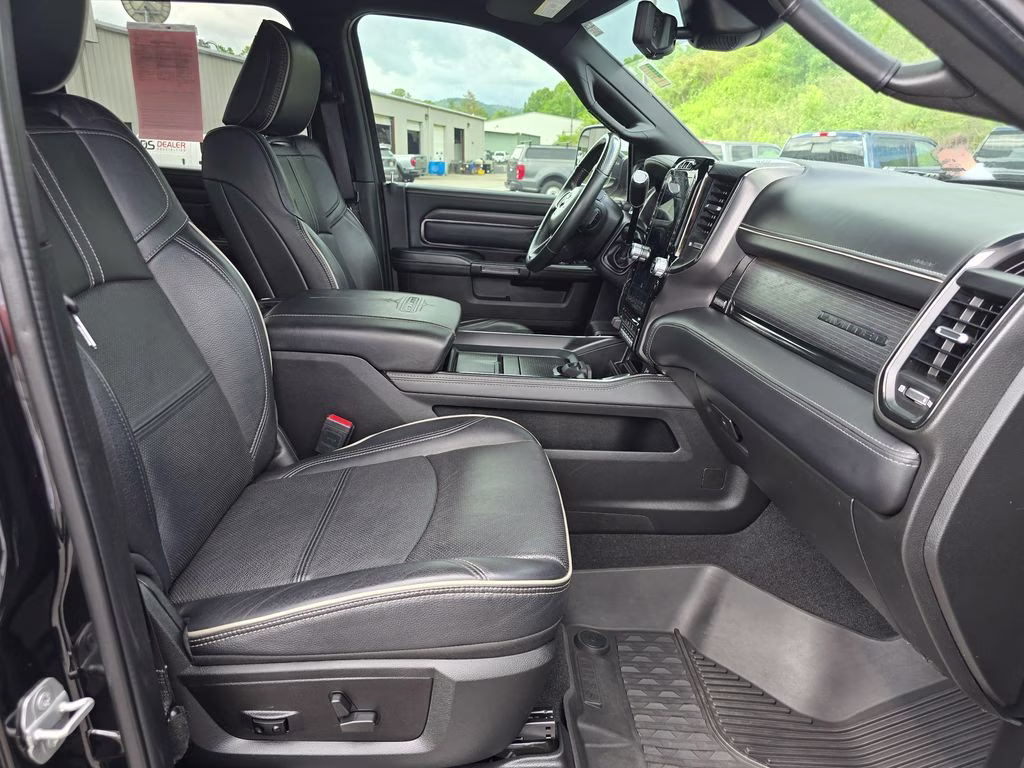 2022 Diamond Black Crystal Pearlcoat Ram 2500 Limited 4X4 Truck