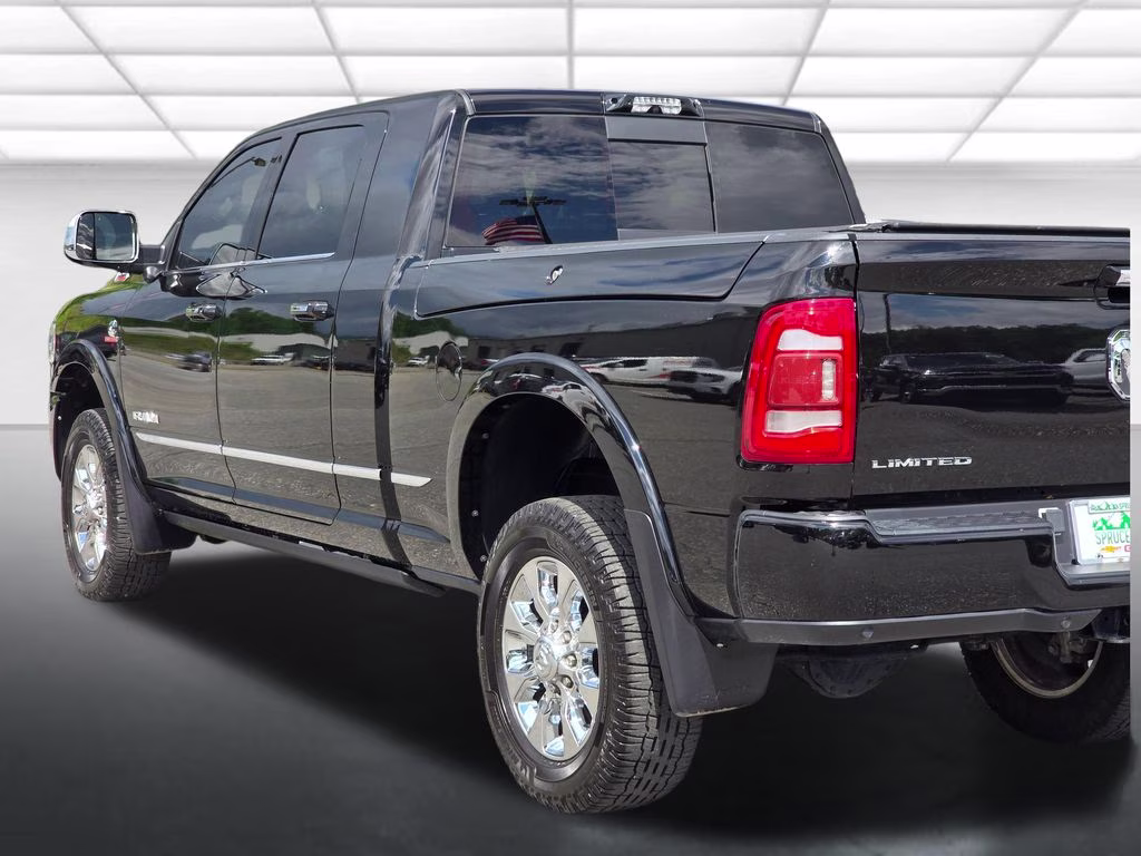 2022 Diamond Black Crystal Pearlcoat Ram 2500 Limited 4X4 Truck
